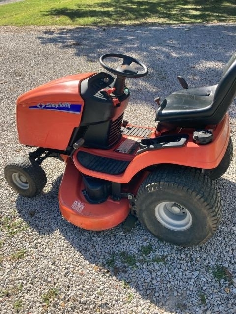 100 Simplicity 24hp Riding Mower 50in Deck 205hrs   M7G0CROJSQTPYDLK381EIHXBFWUN9AV2.JPG